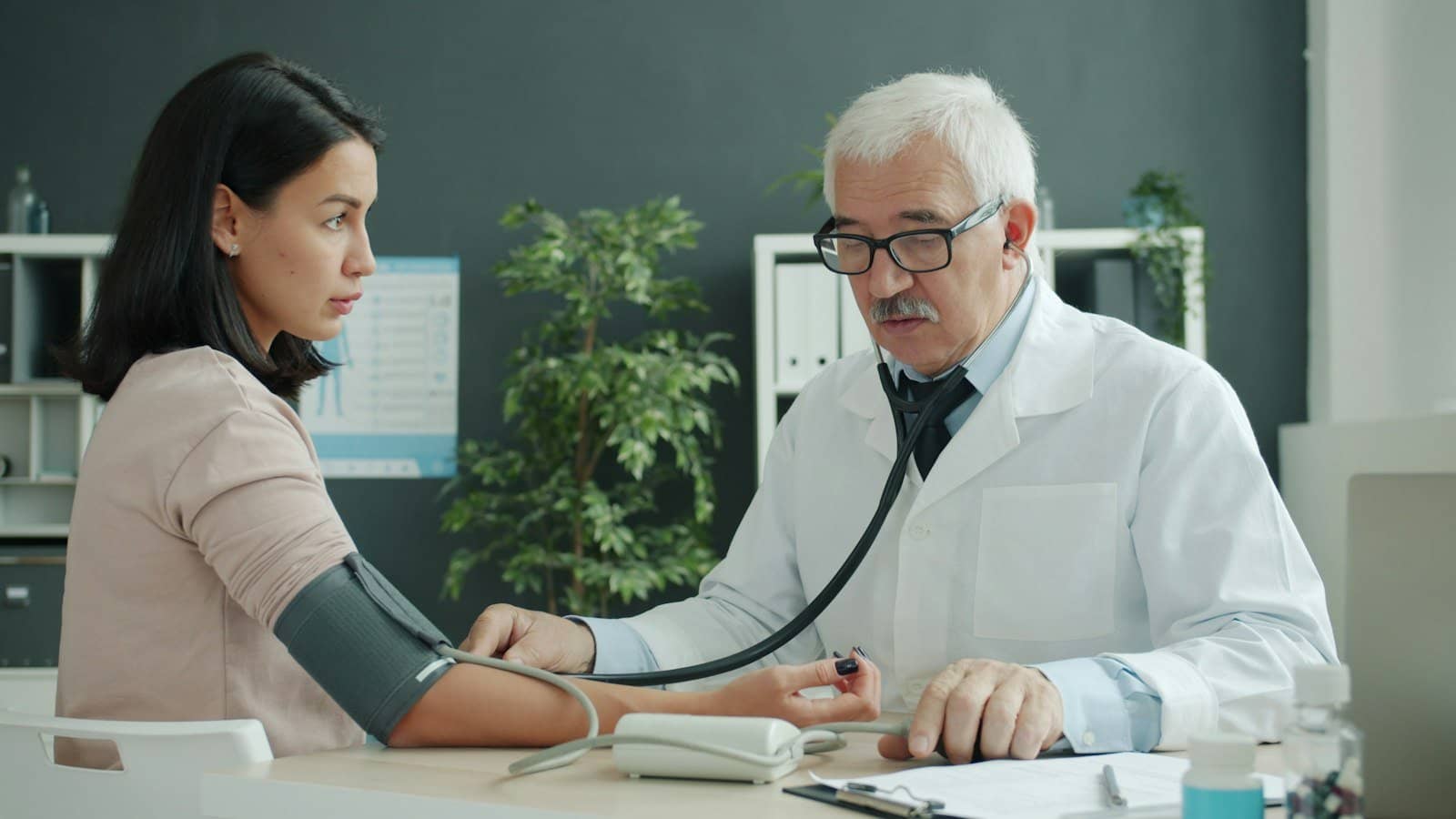 Consulta médica em casa: como funciona e para quem é