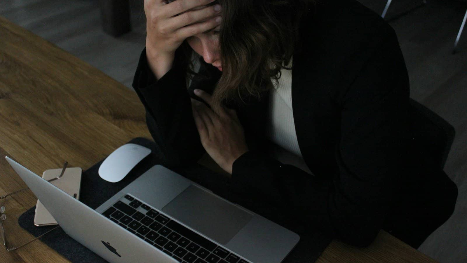 Burnout: sintomas, diferença para depressão e tratamento