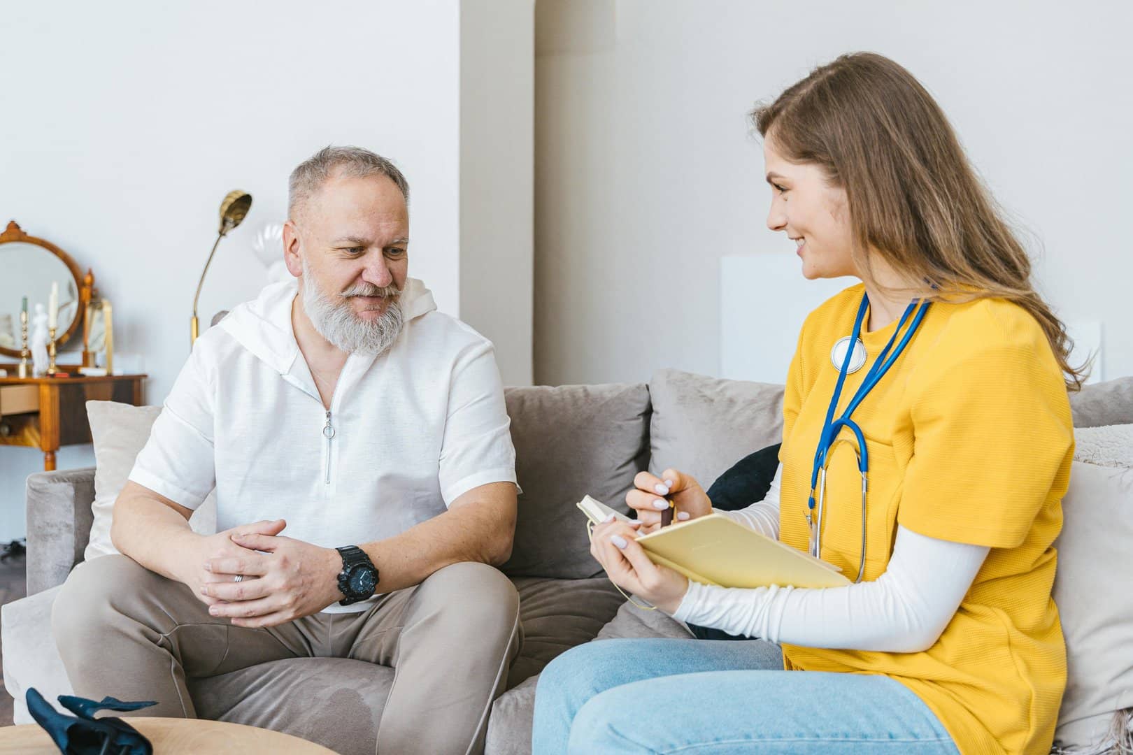 Atendimento médico domiciliar para idosos: quando vale a pena